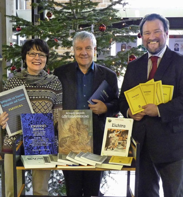 Sibylle Reiff-Michalik (von links), Stefan Schaub und Kulturchef Simon Moser   | Foto: stadt