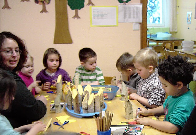 Mit Begeisterung bastelten die Kinder ...elstube Gndelwangen Weihnachtsengel.   | Foto: Cornelia Selz