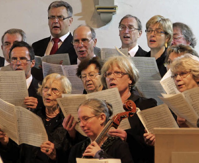Mit einem zu Herzen gehender Musik   v...rchenchor St. Erasmus  sein Publikum.   | Foto: Sabine  Model