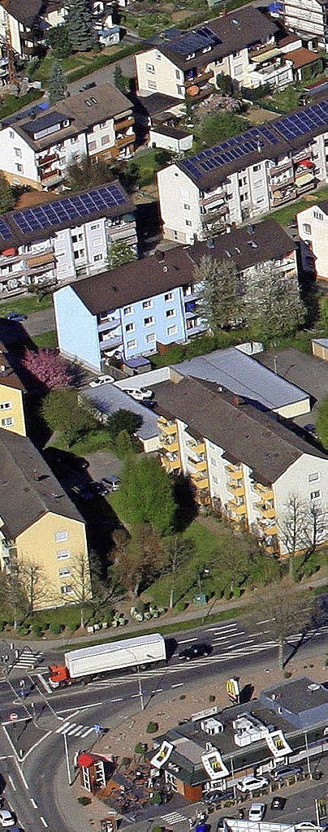 In Bad Sckingen trennt nur die B 34  ... (im Bild unten) von den  Wohnhusern.  | Foto: erich meyer