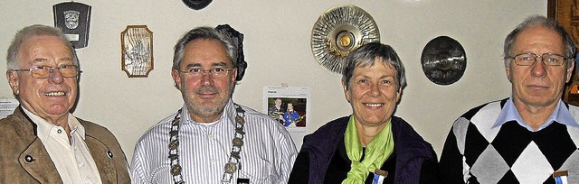 Die neue Knigsfamilie (von links): Wa...esel) und Toni Kaiser (erster Ritter).  | Foto: Privat