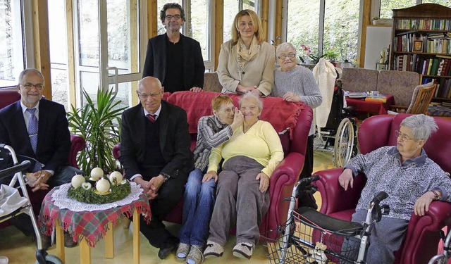 Brgermeister Rudolf Rmmele, St Josef...alten, behinderten Frauen beherbergt.   | Foto: Hermann Jacob