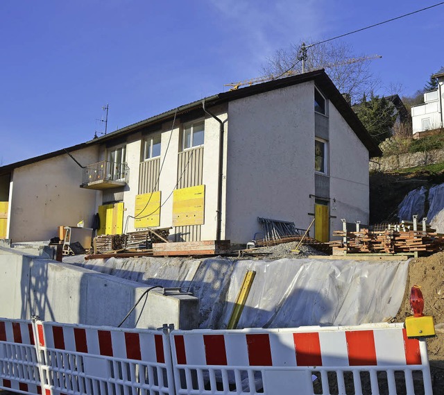 Baustelle Kindergarten  St. Elisabeth:...Gemeinde bezahlt fr die  Sttzmauer.   | Foto: Nikolaus Trenz