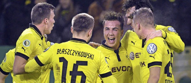 Schwarz-gelber Freudentaumel: Der Dort...5:1 gegen Hannover 96 gleich drei Mal.  | Foto: dpa