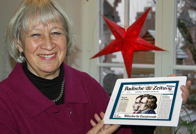 Vorzeitige Bescherung: Fr Christa St... Weihnachtsgewinnspiel verlost hatten.  | Foto: Anselm Buhoff