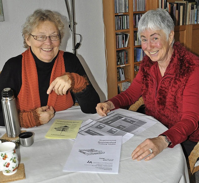 Gesine Schtt (links) und Eva-Maria Kr... das Mehrgenerationenhaus in Staufen.   | Foto: Rainer Ruther