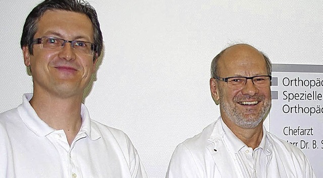 Orthopdie-Chefarzt Bruno Schweigert  (rechts) und sein Kollege Steffen Naujoks  | Foto: hubert rderer