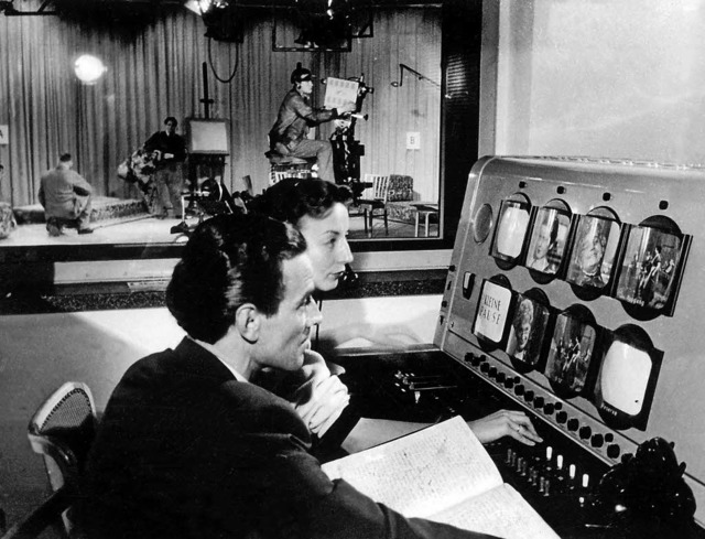 Ein Fernsehstudio des NWDR (Nordwestde...nk) in Hamburg-Lokstedt im Jahre 1953   | Foto: dpa