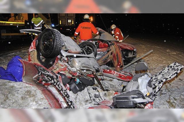 Fahrer stirbt bei Unfall