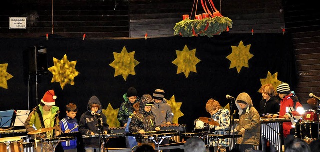 Der Klingende Adventskranz ist etablie...retende Musikschulleiter Aurel Manciu.  | Foto: Hubert Bleyer