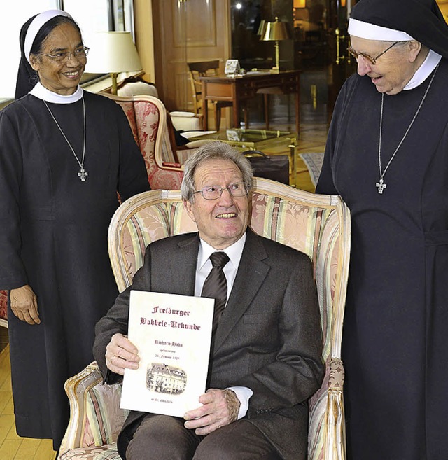 Sr. Beatrice Moozhayil, Richard Hahn m...nd Sr. Lamberta Schirmer (von links).   | Foto: Ingo Schneider