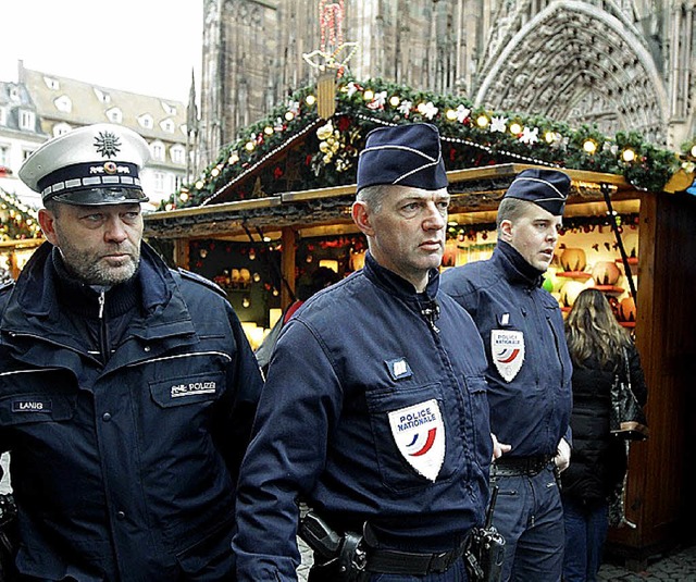 Streife auf dem Weihnachtsmarkts  | Foto: Jean-Marc Loos