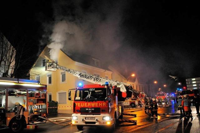 Hoher Schaden bei Brand in Wohnhaus