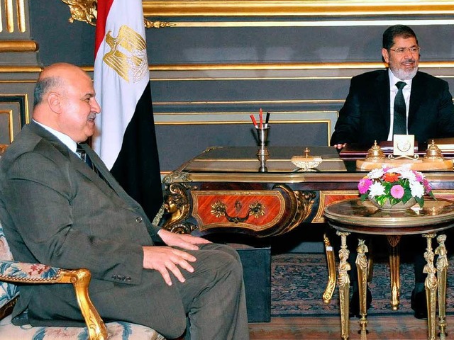 Der gyptische Vizeprsident Mahmud Me...Gesprch mit Prsident Mohammed Mursi.  | Foto: dpa