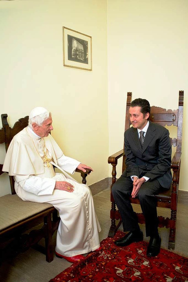Der Papst und sein Ex-Kammerdiener.  | Foto: AFP