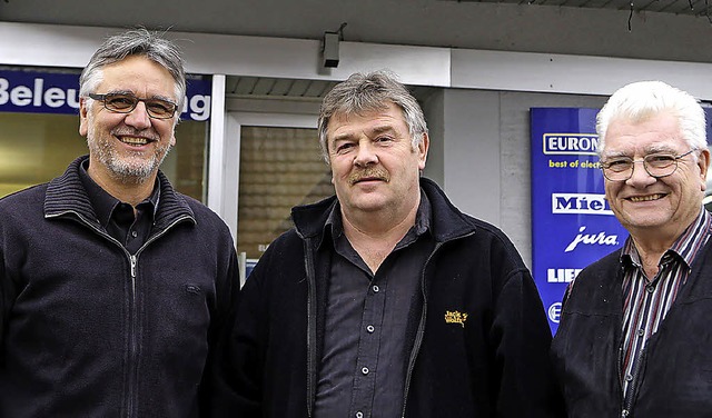 Ein gutes Miteinander gibt es bei  Ele...keit. Rechts Seniorchef Egon Billian.   | Foto: wolfgang beck