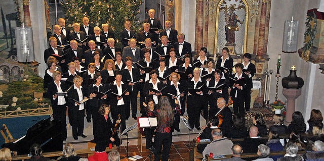 Der gemischte Chor &#8222;Liederkranz&...onzert in der Pfarrkirche St. Barbara.  | Foto: Marion Domann