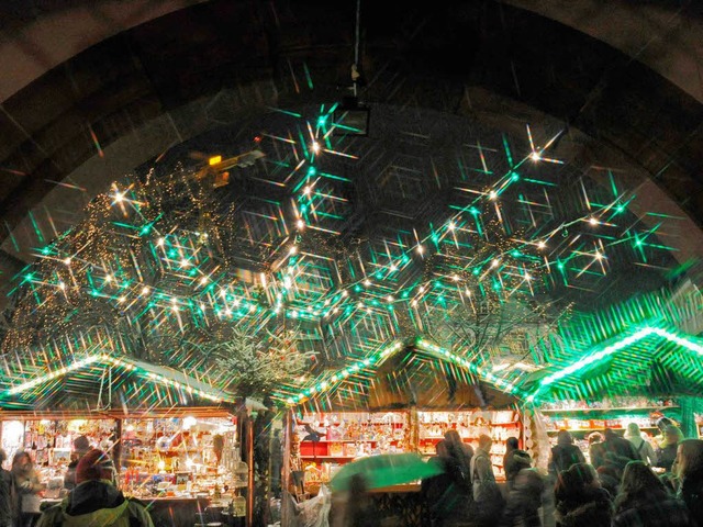 Der Weihnachtsmarkt in Freiburg.  | Foto: dpa