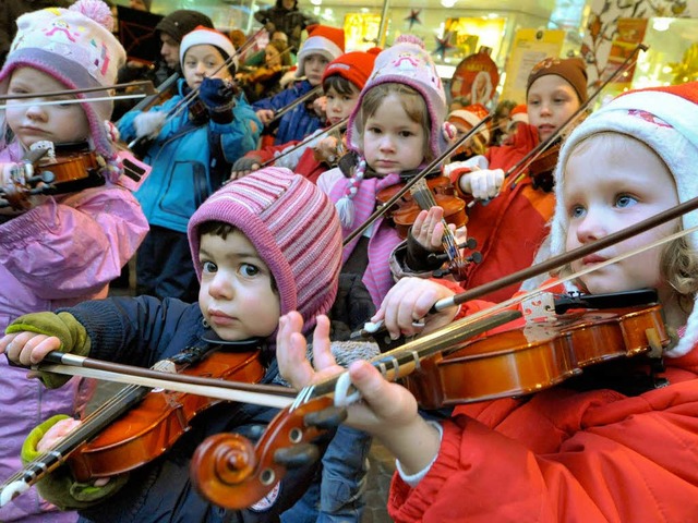 Weihnachtsorchester:  Kinder  der Ober...achtslieder fr die BZ-Spendenaktion.   | Foto: Michael Bamberger (2)/Trenz/jahn/eggstein