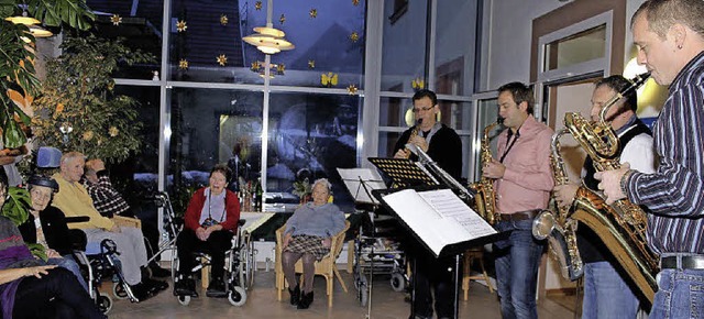Fr ein musikalisches Highlight im Alt... mit ihrem vorweihnachtlichen Konzert.  | Foto: Friedrich