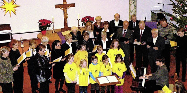 In Maulburg sangen der evangelische Ki...der Kinderchor in der Johanneskirche.   | Foto: Diehl