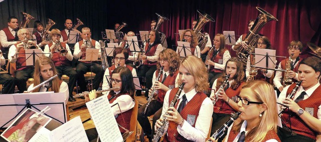 Der Musikverein Harmonie unterhielt di...er Dietfurthalle mit flotten Klngen.   | Foto: Heidrun Simoneit