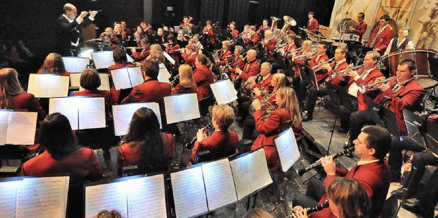 Musikalisch abgerundet prsentierte si...ent Harald Aigeldinger im Brgerhaus.   | Foto: Markus Zimmermann