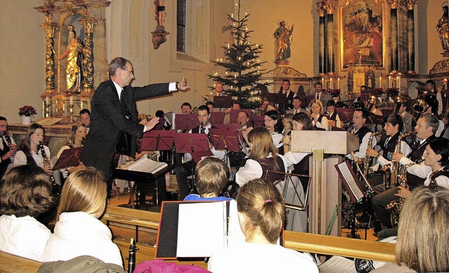 Erst nach einer Zugabe durften die Musiker von der Bhne.   | Foto: Gaby Beha