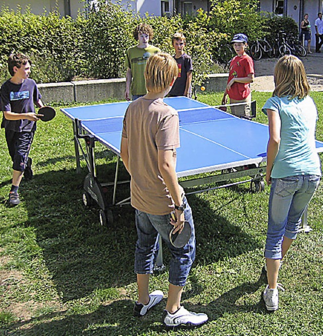 Nicht weit zu den Freunden: Tischtenni...ohnanlage fr Jung und Alt in Lrrach   | Foto: E. Strk