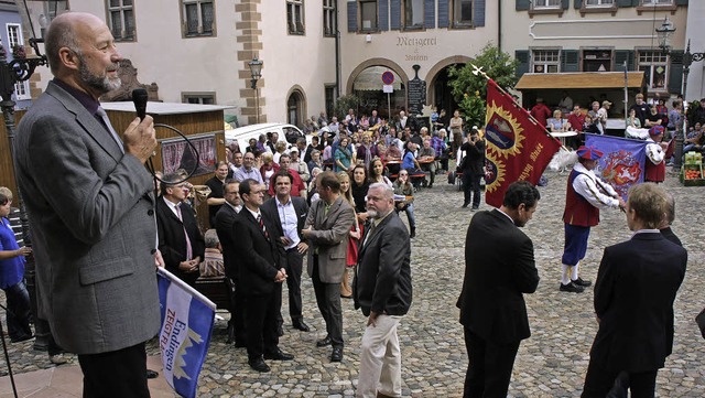 Endingen zeigt Flagge:  Brgermeister ... Schwarz erffnete die Leistungsschau.  | Foto: Wendel, Seitz