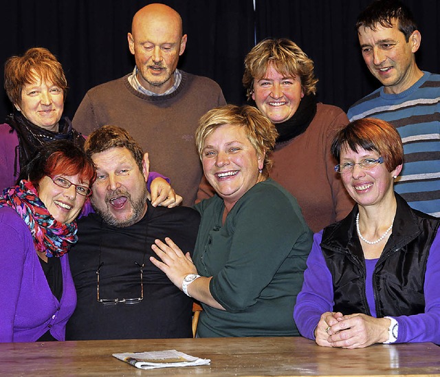 Die HSV-Theatergruppe steht in den Sta...irkle, Christa Gosse und Andy Binder.   | Foto: eva korinth