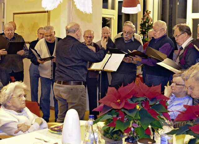 Besinnliche Weihnachtslieder und auch ...es Gesangsvereins Frohsinn im Gepck.   | Foto: Martina Weber-Kroker