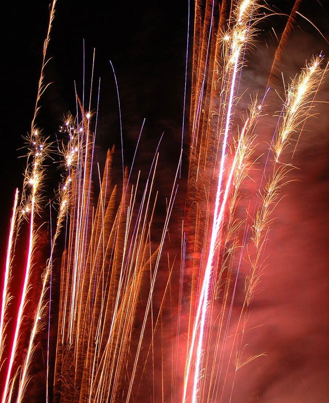 Das nchtliche Feuerwerk an Neujahr is...f, sondern auerhalb gezndet werden.   | Foto: archivfoto: Vera Winter