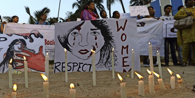 Die Vergewaltigung der jungen Frau in ...tha in Mumbai gegen Gewalt an Frauen.   | Foto: AFP