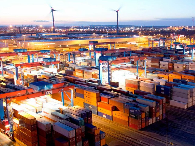 Containerumschlag am Hamburger Hafen  | Foto: dpa