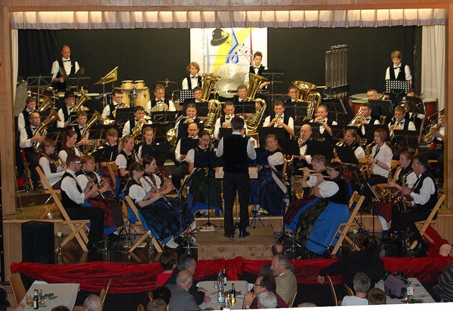 Thomas Wlfle und sein Orchester beim Jahreskonzert am Stephanstag.  | Foto: Christian Ringwald