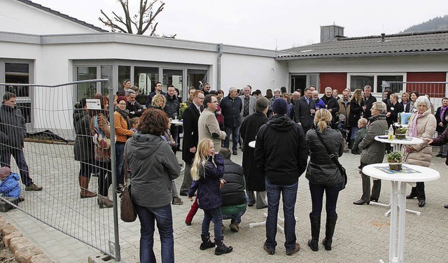 Die Kinderkrippe in Seelbach wurde ein...(links). Die Konradskapelle wurde 75.   | Foto: fotos: heidi fssel