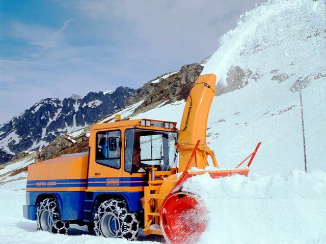 Mit Schneefrsen wird die weie Pracht...g auf Laster verfrachtet. (Symbolfoto)  | Foto: Privat