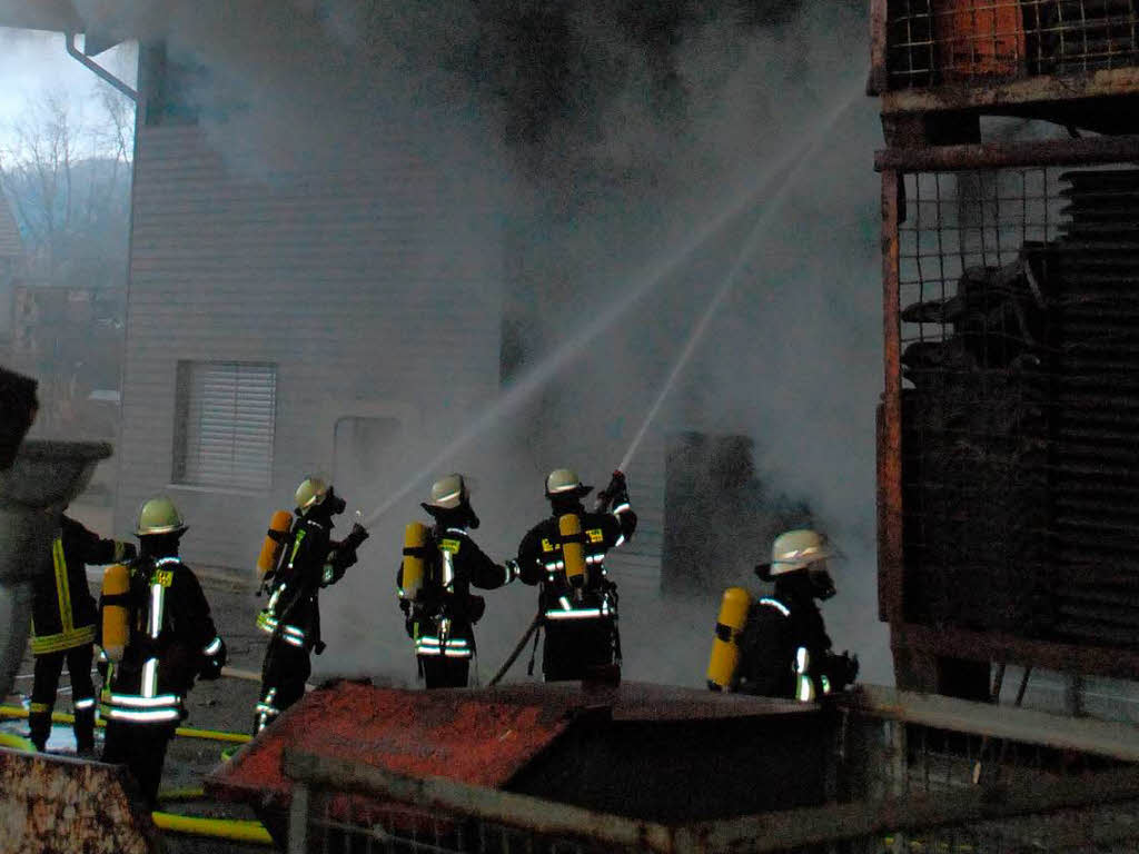 Die Feuerwehr war mit mehr als 80 Mann im Einsatz.
