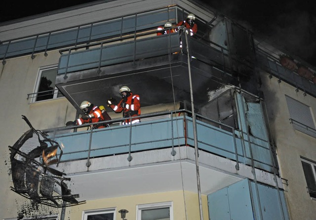 Feuerwehreinsatz in der Rehlingstrae:...steraketen den Balkonbrand verursacht?  | Foto: dpa