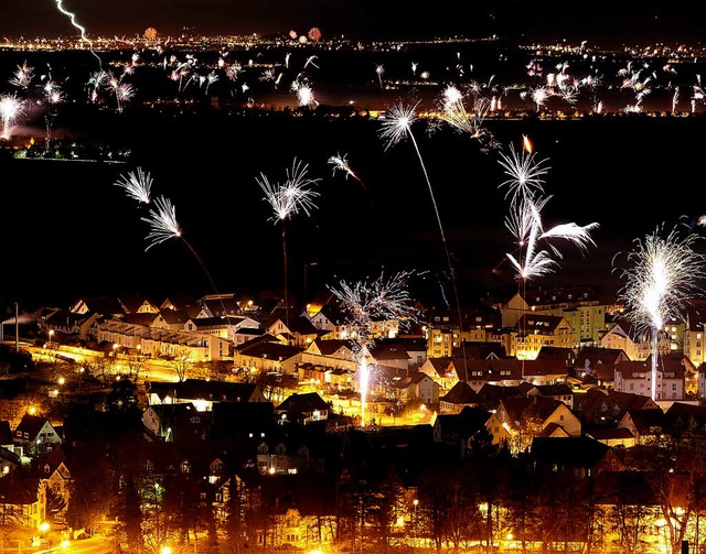 Sylvesterfeuerwerk ber Staufen und dem Breisgau  | Foto: Bernhard Seitz