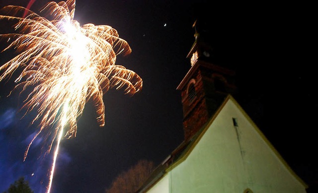 Mit Feuerwerk begrt wurde wie hier i... in der Silvesternacht das neue Jahr.   | Foto: Angelika Schmidt