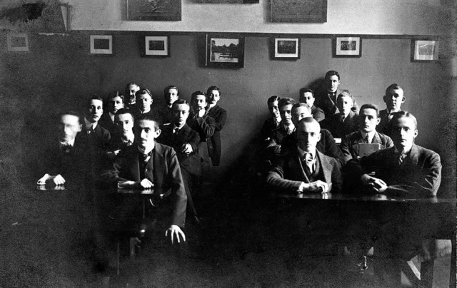Der sptere Philosoph in seiner Klasse...in sitzt  links in der zweiten Reihe.   | Foto: Verlag