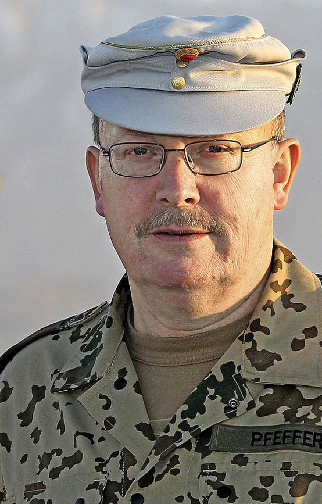 Der Kommandeur der Isaf in Nordafghanistan, Bundeswehr-General Erich Pfeffer  | Foto: DPA