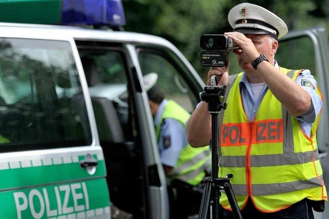 1266 Fahrer blitzt die Polizei an Neujahr auf der A5 bei Neuenburg