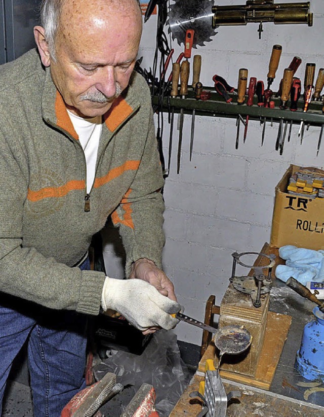 Bei rund  320 Grad fllt Dieter Schwar...preuische Militrkapelle entstanden.   | Foto: Pichler