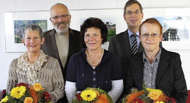 Landrat Hanno Hurth (hinten rechts) eh... Fischer, Yasmin Schfer (von links).   | Foto: Landratsamt