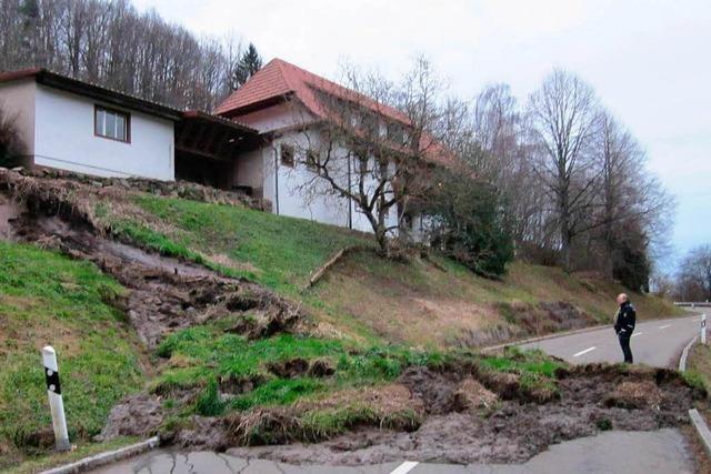 Erdrutsche bei Endenburg – Schlamm blockiert Kreisstrae