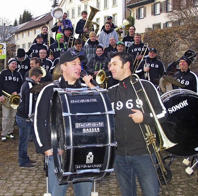 Sie sorgten fr die richtigen Rhythmen...dem  musikalischen Leiter  Andi Matt.   | Foto: Uli Spielberger