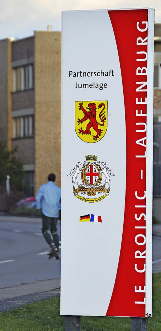 Ansprechend: Neue Tafeln an den Ortseinfahrten knden von der  Jumelage.   | Foto: Winfried Dietsche